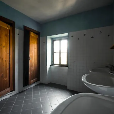 אכסניה Podesteria Di Gombola - Arte E Territorio *