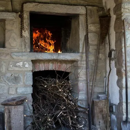 호스텔 Podesteria Di Gombola - Arte E Territorio *