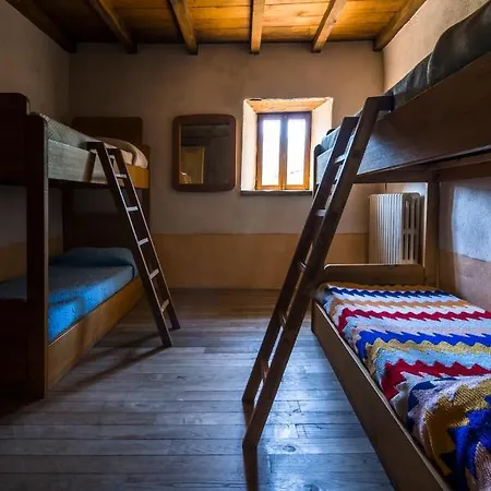 אכסניה Podesteria Di Gombola - Arte E Territorio *