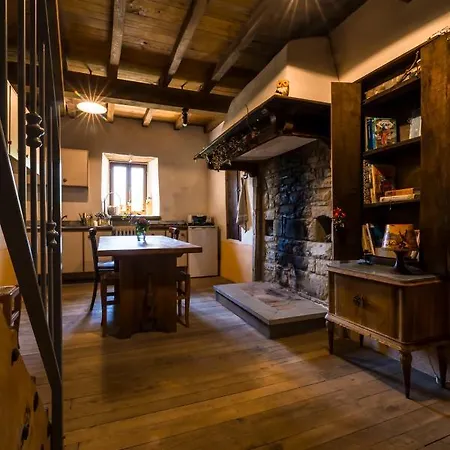 אכסניה Podesteria Di Gombola - Arte E Territorio