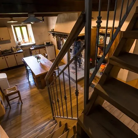 호스텔 Podesteria Di Gombola - Arte E Territorio