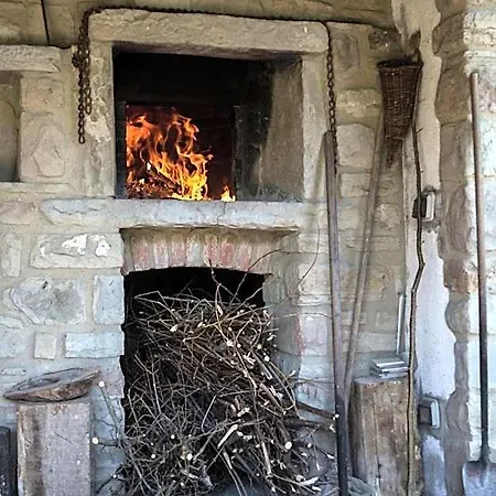 אכסניה Podesteria Di Gombola - Arte E Territorio