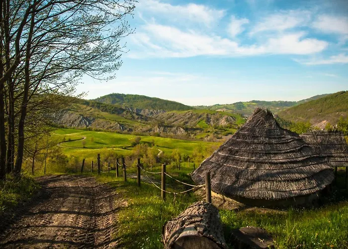 Podesteria Di Gombola - Arte E Territorio Hostel
