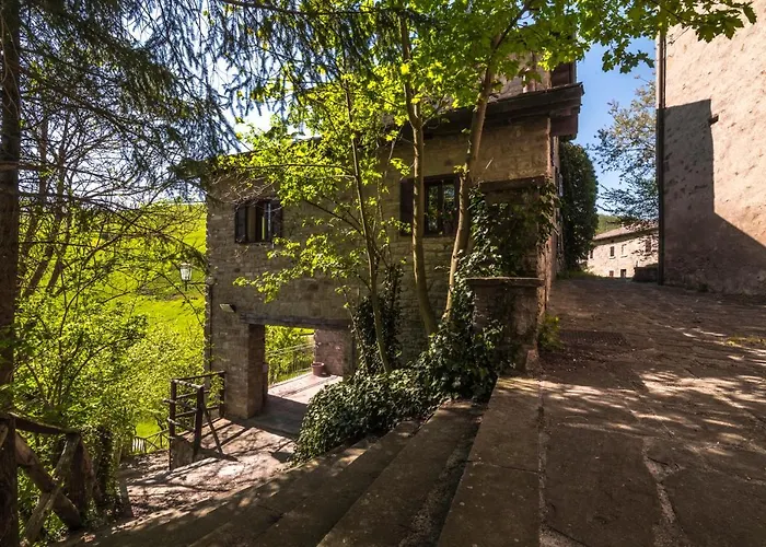 Podesteria Di Gombola - Arte E Territorio Hostel *