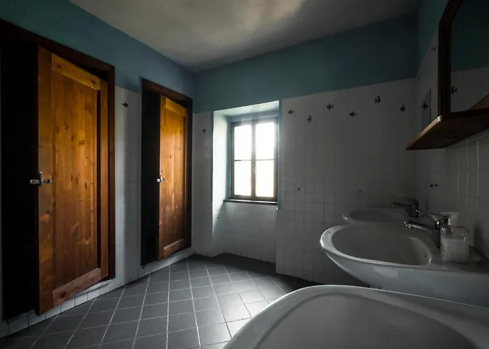 Hostel Podesteria Di Gombola - Arte E Territorio *