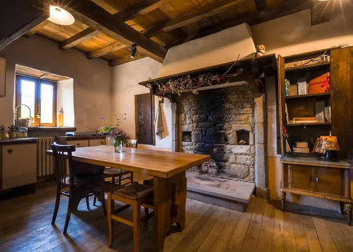 Podesteria Di Gombola - Arte E Territorio ホステル Polinago