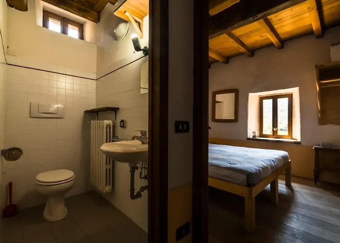 Hostel Podesteria Di Gombola - Arte E Territorio