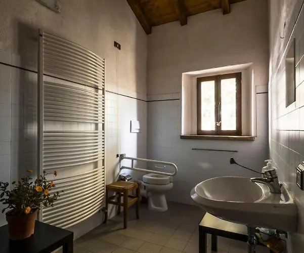 Podesteria Di Gombola - Arte E Territorio Hostel *