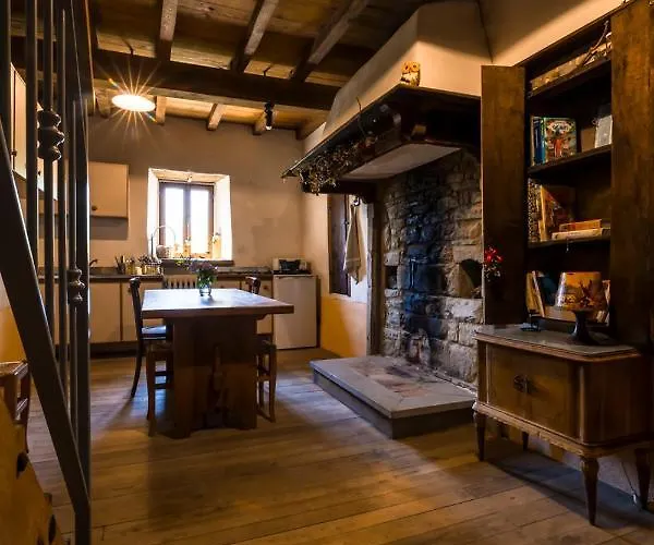 Hostel Podesteria Di Gombola - Arte E Territorio