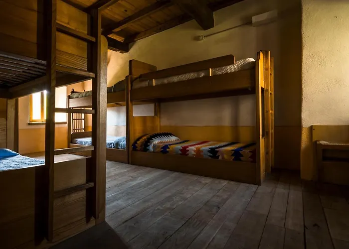 Podesteria Di Gombola - Arte E Territorio Hostel Polinago